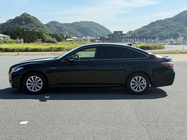 クラウンハイブリッド Ｓ　Ｃパッケージ　メーカーナビ　フルセグ　バックモニター　セーフティセンス　　運転石パワーシート　助手席パワーシート　ＬＥＤヘッドライト　スマートキー　純正アルミホイール（5枚目）