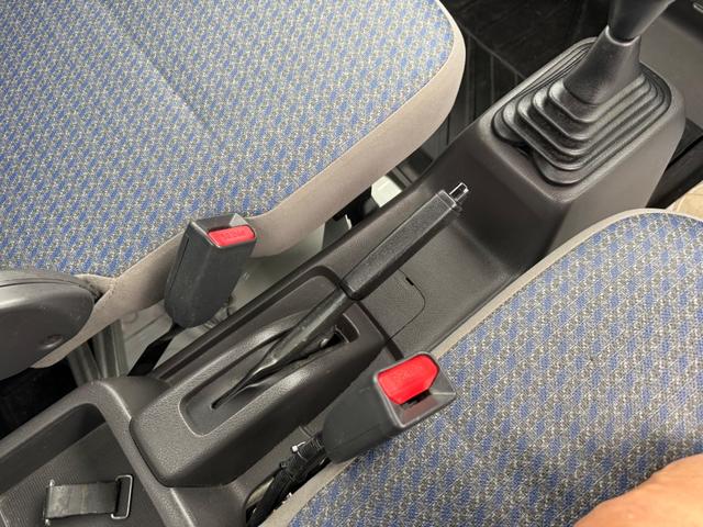 アクティトラック SDX 4WD 5速マニュアル エアコン パワステ 車検8年3月まで 3方開 ゲートプロテクター 社外アルミホイール 作業灯ランプ(14枚目)