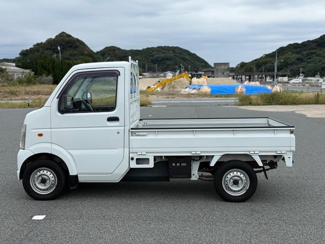 キャリイトラック KCエアコン・パワステ 4WD 5速マニュアル エアコン パワステ 3方開 ゲートプロテクター 荷台マット ヘッドライトレベライザー FM/AMラジオチューナー(5枚目)