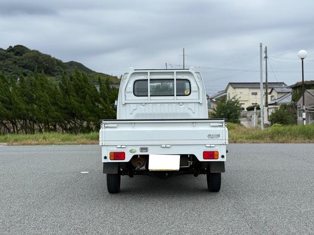 キャリイトラック KCエアコン・パワステ 4WD 5速マニュアル エアコン パワステ 3方開 ゲートプロテクター 荷台マット ヘッドライトレベライザー FM/AMラジオチューナー(6枚目)