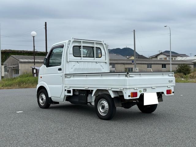 キャリイトラック KCエアコン・パワステ 4WD 5速マニュアル エアコン パワステ 3方開 ゲートプロテクター 荷台マット ヘッドライトレベライザー FM/AMラジオチューナー(8枚目)