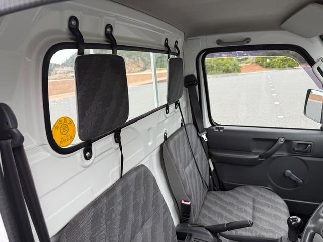 キャリイトラック KCエアコン・パワステ 4WD 5速マニュアル エアコン パワステ 3方開 ゲートプロテクター 荷台マット ヘッドライトレベライザー FM/AMラジオチューナー(11枚目)