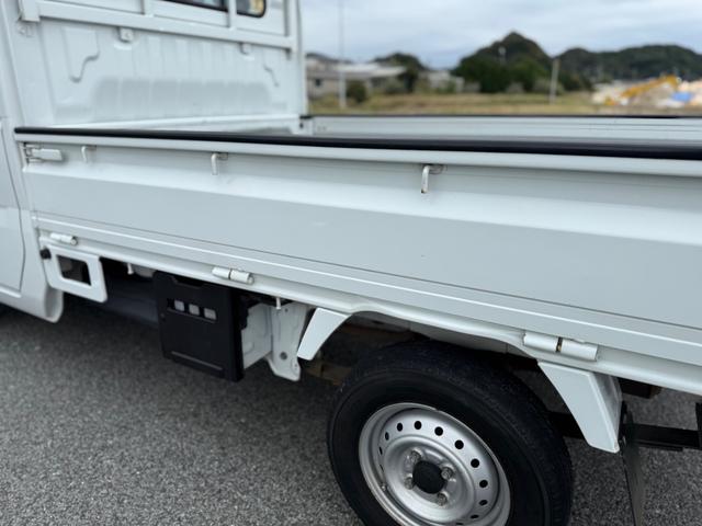 キャリイトラック KCエアコン・パワステ 4WD 5速マニュアル エアコン パワステ 3方開 ゲートプロテクター 荷台マット ヘッドライトレベライザー FM/AMラジオチューナー(15枚目)