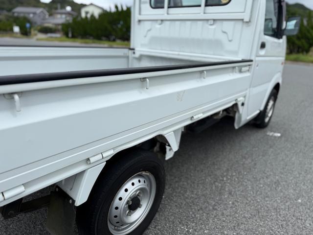 キャリイトラック KCエアコン・パワステ 4WD 5速マニュアル エアコン パワステ 3方開 ゲートプロテクター 荷台マット ヘッドライトレベライザー FM/AMラジオチューナー(36枚目)