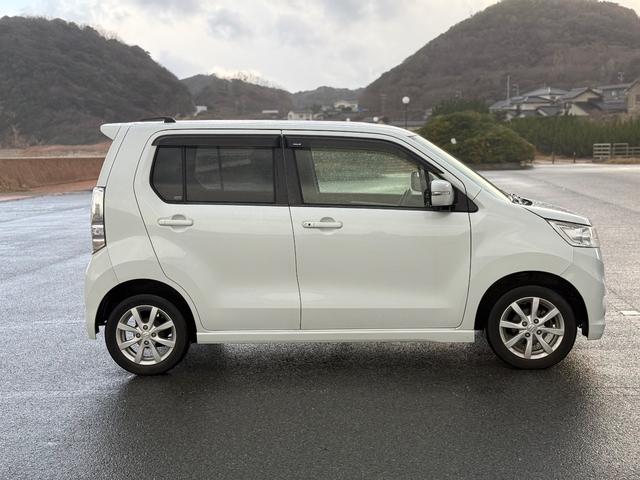 ワゴンＲスティングレー Ｘ　４ＷＤ　スマートキー　アイドリングストップ　ＣＤプレーヤー　ＵＳＢ接続可　純正アルミ　ドアミラーウインカー　ＨＩＤヘッド　フォグランプ（4枚目）