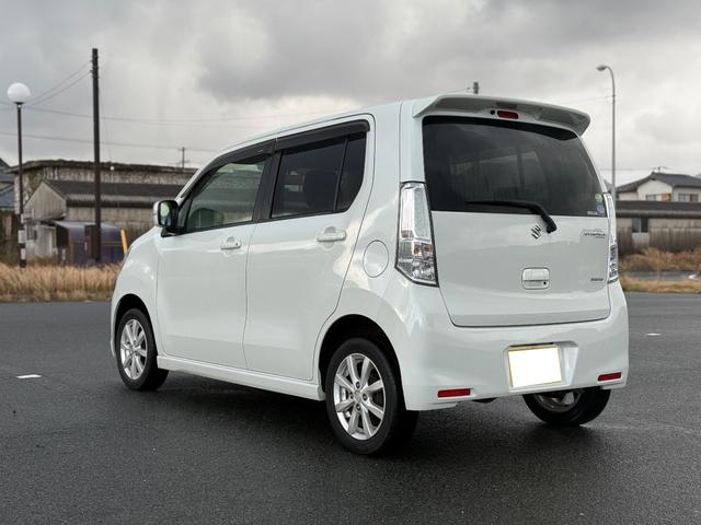 ワゴンＲスティングレー Ｘ　４ＷＤ　スマートキー　アイドリングストップ　ＣＤプレーヤー　ＵＳＢ接続可　純正アルミ　ドアミラーウインカー　ＨＩＤヘッド　フォグランプ（7枚目）