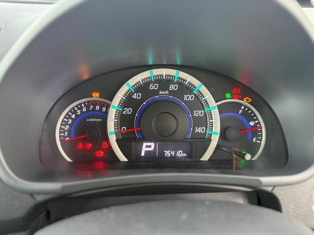 ワゴンＲスティングレー Ｘ　４ＷＤ　スマートキー　アイドリングストップ　ＣＤプレーヤー　ＵＳＢ接続可　純正アルミ　ドアミラーウインカー　ＨＩＤヘッド　フォグランプ（12枚目）