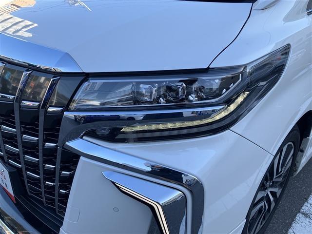 ＬＥＤヘッドライトです。デザイン性がよくとても明るいので、夜間の走行や悪天候でも安心です。しかも長寿命！