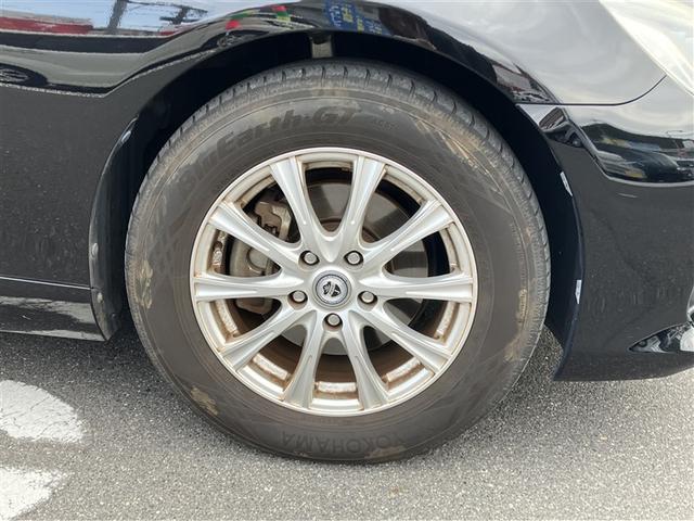 スポーティな印象を与える純正ホイールです。どこまでも走っていきたくなるようなデザインですね♪