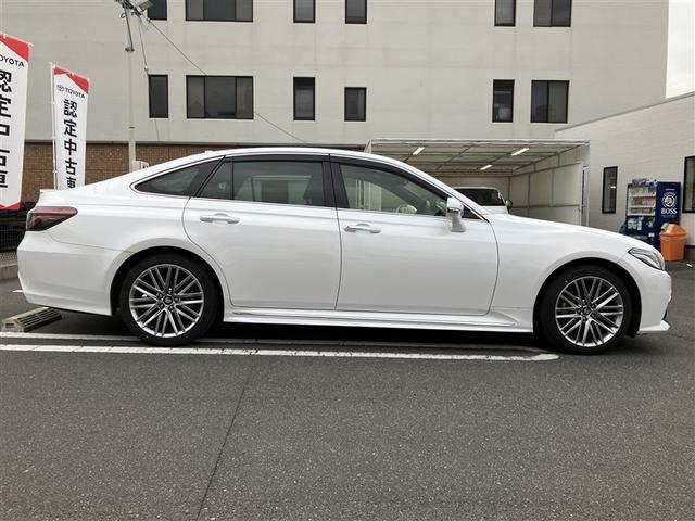 広々とした車内空間に優れた燃費性能。更にデザインも上質で人気のお車です！