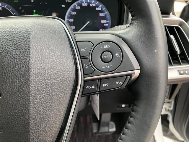 ステアリングスイッチ付き。前方から目を離すことなく操作することが可能です。