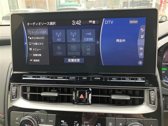 純正ナビを装備。タッチパネル式で使いやすく、お出かけもラクラクです。