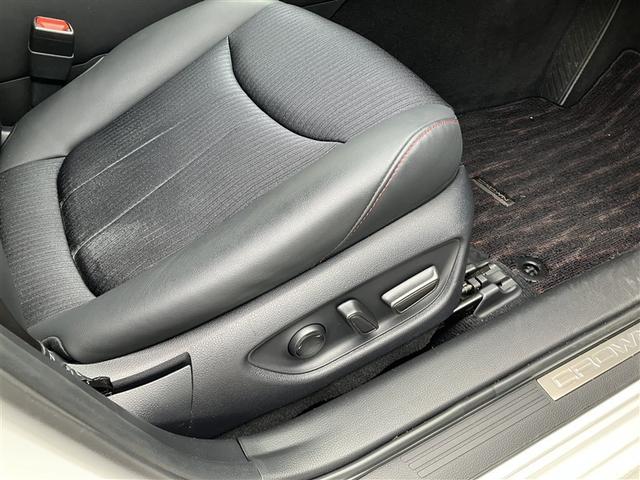 パワーシート搭載。微妙な調整が手軽にでき、ぴったりのポジションで運転することが可能です。