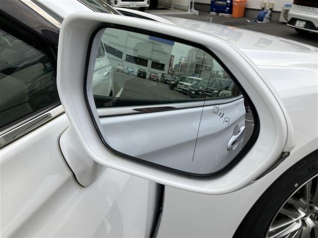 室内外はもちろん、シートを外してニオイの元となるフロアカーペットまで消臭・除菌を実施。中古車を気持ちよくお乗りいただけるクリーニングサービスです。詳細は販売店スタッフまでおたずねください。