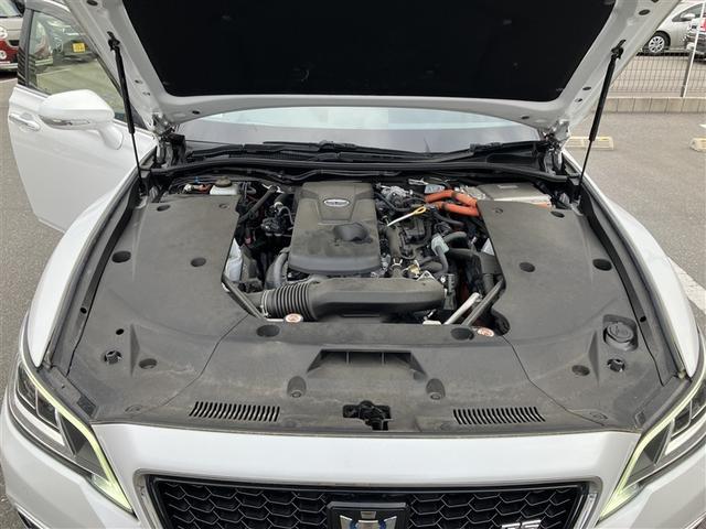 普段はあまり見ないエンジンルーム内も綺麗に仕上げています。見えないところも清潔に保ちたいですよね。