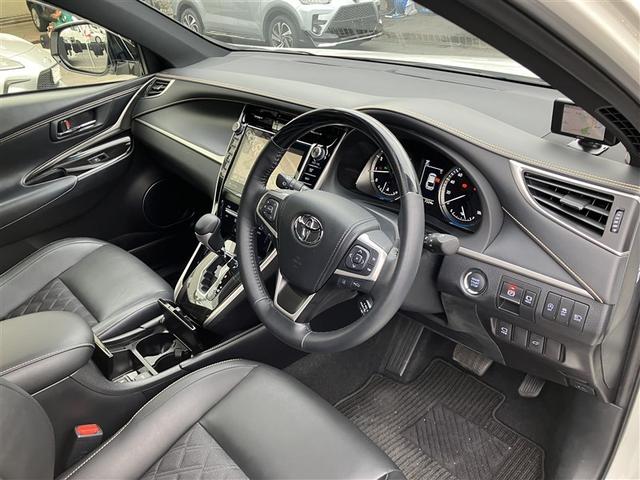 高いホールド性で運転姿勢が安定します。長距離ドライブでも疲れにくいのが魅力です。快適なドライビングライフをお送りください♪