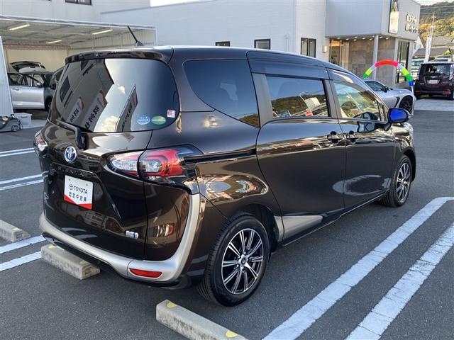 シエンタ ハイブリッドＧ　クエロ　フルセグ　メモリーナビ　ＤＶＤ再生　後席モニター　バックカメラ　衝突被害軽減システム　ＥＴＣ　両側電動スライド　ＬＥＤヘッドランプ　乗車定員７人　３列シート　ワンオーナー（7枚目）