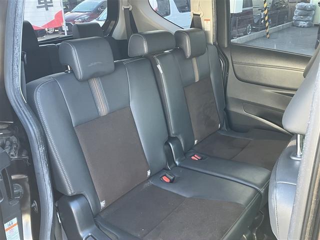 シエンタ ハイブリッドＧ　クエロ　フルセグ　メモリーナビ　ＤＶＤ再生　後席モニター　バックカメラ　衝突被害軽減システム　ＥＴＣ　両側電動スライド　ＬＥＤヘッドランプ　乗車定員７人　３列シート　ワンオーナー（11枚目）