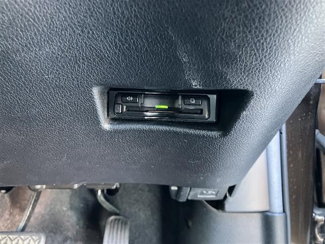 シエンタ ハイブリッドＧ　クエロ　フルセグ　メモリーナビ　ＤＶＤ再生　後席モニター　バックカメラ　衝突被害軽減システム　ＥＴＣ　両側電動スライド　ＬＥＤヘッドランプ　乗車定員７人　３列シート　ワンオーナー（31枚目）