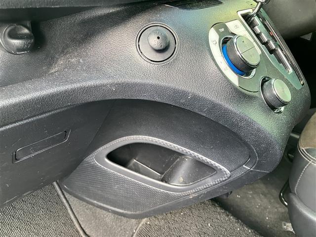 シエンタ ハイブリッドＧ　クエロ　フルセグ　メモリーナビ　ＤＶＤ再生　後席モニター　バックカメラ　衝突被害軽減システム　ＥＴＣ　両側電動スライド　ＬＥＤヘッドランプ　乗車定員７人　３列シート　ワンオーナー（37枚目）