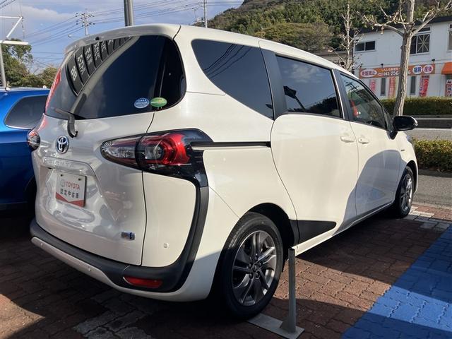 シエンタ ハイブリッドＧ　クエロ　フルセグ　メモリーナビ　ＤＶＤ再生　後席モニター　バックカメラ　衝突被害軽減システム　ＥＴＣ　両側電動スライド　ＬＥＤヘッドランプ　ウオークスルー　乗車定員７人　３列シート　ワンオーナー（5枚目）