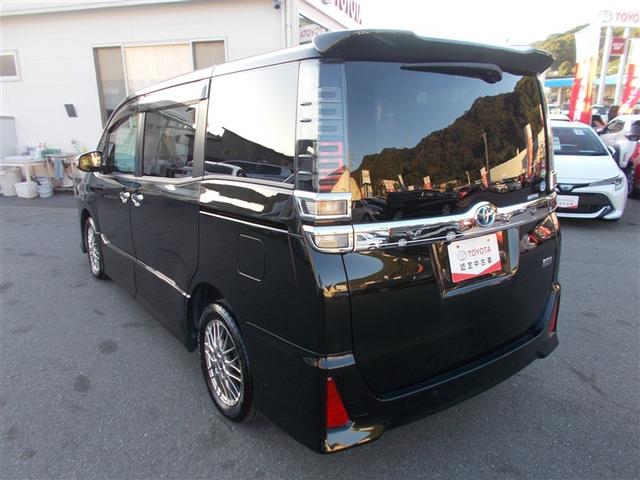 ヴォクシー ハイブリッドZS 煌 フルセグ メモリーナビ DVD再生 バックカメラ 衝突被害軽減システム ETC 両側電動スライド LEDヘッドランプ 乗車定員7人 3列シート ワンオーナー(3枚目)