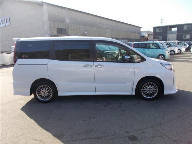 ノア ハイブリッドSi ダブルバイビーIII フルセグ メモリーナビ DVD再生 後席モニター バックカメラ 衝突被害軽減システム ETC ドラレコ 両側電動スライド LEDヘッドランプ 乗車定員7人 3列シート ワンオーナー(6枚目)