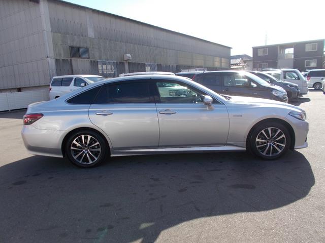 クラウンハイブリッド Ｓ　Ｃパッケージ　衝突被害軽減システム／シートヒーター／ステアリングヒーター／ナビ／バックモニター／ワンオーナー（6枚目）