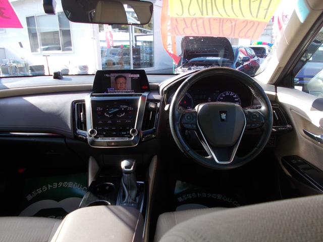 クラウンハイブリッド Ｓ　Ｃパッケージ　衝突被害軽減システム／シートヒーター／ステアリングヒーター／ナビ／バックモニター／ワンオーナー（9枚目）