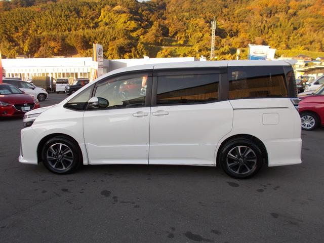 ヴォクシー ＺＳ（2枚目）