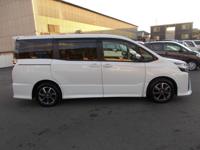 ヴォクシー ＺＳ（6枚目）