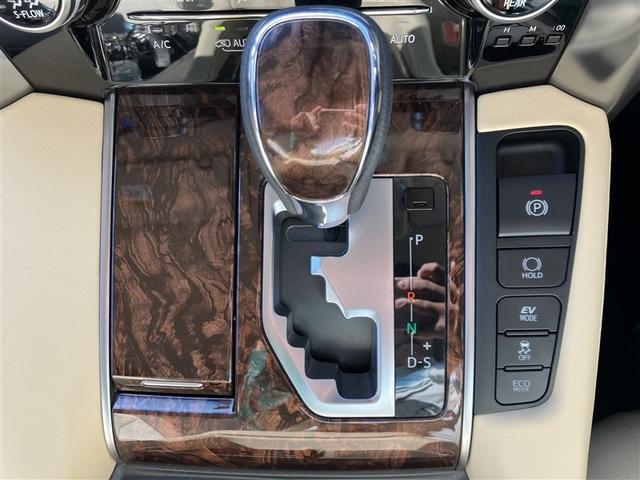 アルファードハイブリッド X 4WD フルセグ メモリーナビ DVD再生 後席モニター バックカメラ 衝突被害軽減システム ETC ドラレコ 両側電動スライド LEDヘッドランプ 乗車定員7人 3列シート ワンオーナー(11枚目)