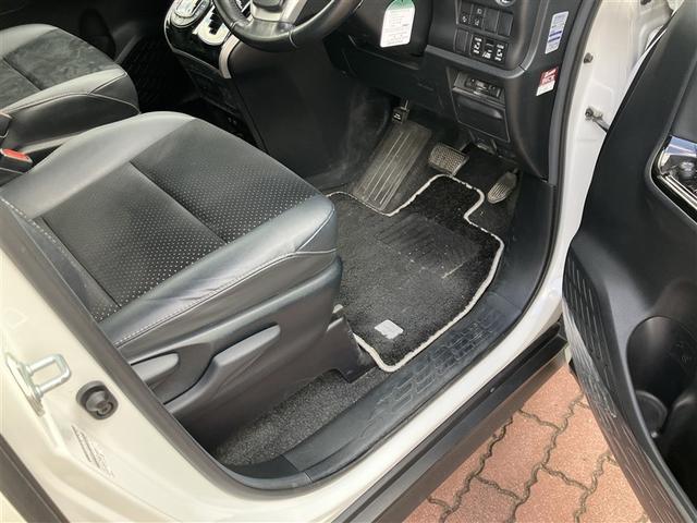 ヴォクシー ZS 煌III フルセグ メモリーナビ DVD再生 後席モニター バックカメラ 衝突被害軽減システム ETC ドラレコ 両側電動スライド LEDヘッドランプ 乗車定員7人 3列シート ワンオーナー(17枚目)