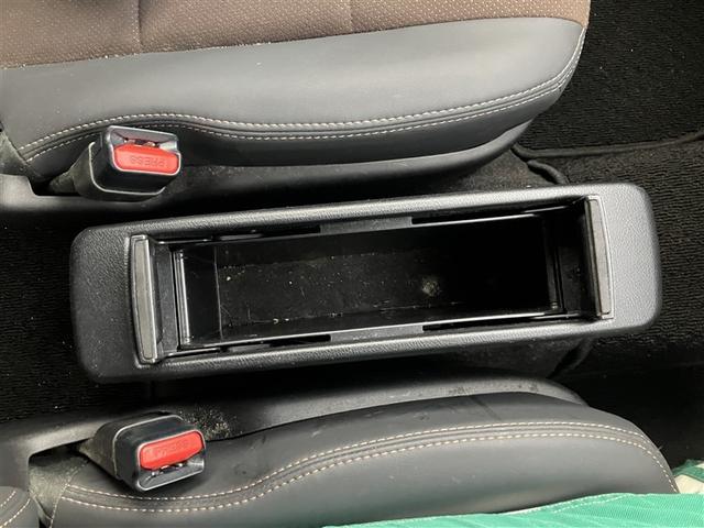 シエンタ ハイブリッドＧ　クエロ　フルセグ　メモリーナビ　ＤＶＤ再生　バックカメラ　衝突被害軽減システム　ＥＴＣ　ドラレコ　両側電動スライド　ＬＥＤヘッドランプ　乗車定員７人　３列シート　ワンオーナー（9枚目）