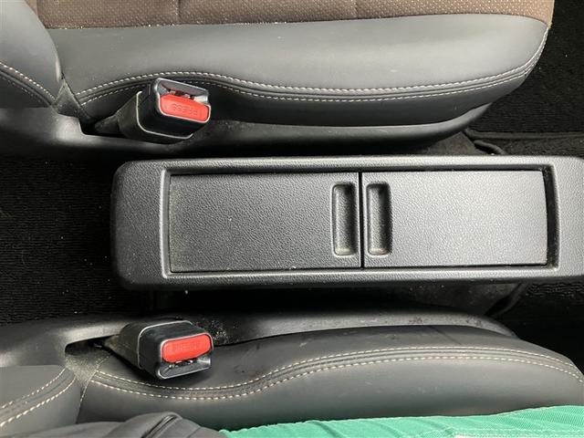 シエンタ ハイブリッドＧ　クエロ　フルセグ　メモリーナビ　ＤＶＤ再生　バックカメラ　衝突被害軽減システム　ＥＴＣ　ドラレコ　両側電動スライド　ＬＥＤヘッドランプ　乗車定員７人　３列シート　ワンオーナー（10枚目）