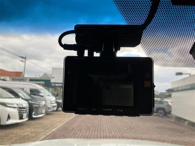 ハリアーハイブリッド プログレス　メタル　アンド　レザーパッケージ　革シート　４ＷＤ　フルセグ　メモリーナビ　ＤＶＤ再生　バックカメラ　衝突被害軽減システム　ＥＴＣ　ドラレコ　ＬＥＤヘッドランプ　ワンオーナー（4枚目）