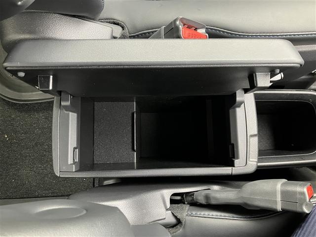 ヴォクシー Ｓ－Ｚ　ＤＶＤ再生　後席モニター　バックカメラ　衝突被害軽減システム　ＥＴＣ　両側電動スライド　ＬＥＤヘッドランプ　乗車定員７人　３列シート　ワンオーナー（9枚目）