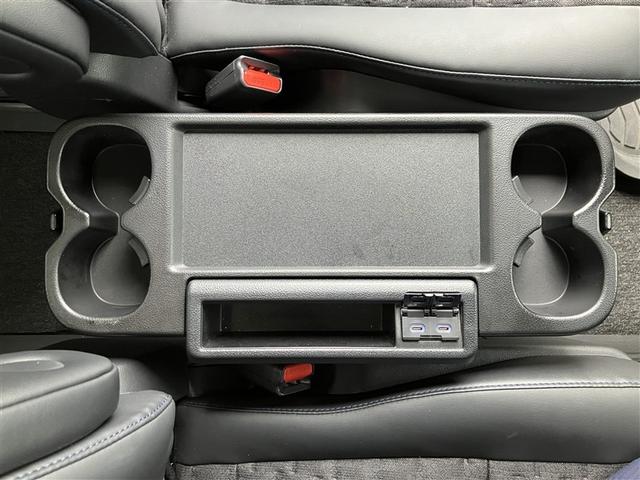 ヴォクシー Ｓ－Ｚ　ＤＶＤ再生　後席モニター　バックカメラ　衝突被害軽減システム　ＥＴＣ　両側電動スライド　ＬＥＤヘッドランプ　乗車定員７人　３列シート　ワンオーナー（10枚目）