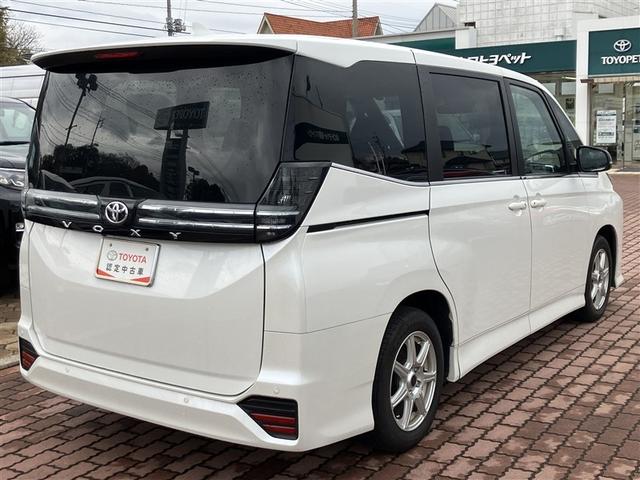 ヴォクシー Ｓ－Ｚ　ＤＶＤ再生　後席モニター　バックカメラ　衝突被害軽減システム　ＥＴＣ　両側電動スライド　ＬＥＤヘッドランプ　乗車定員７人　３列シート　ワンオーナー（28枚目）