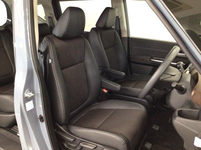 フリード+ クロスターブラックスタイル デモカーUP・LED・フルセグ・メモリナビ・バックカメラ・両側電動ドア・ETC サイドエアバック 地デジフルセグ DVD 前後誤発進抑制 シートヒーター 両側電動スライドドア 助手席エアバッグ(15枚目)