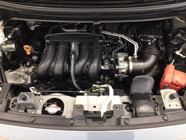 フリード+ クロスターブラックスタイル デモカーUP・LED・フルセグ・メモリナビ・バックカメラ・両側電動ドア・ETC サイドエアバック 地デジフルセグ DVD 前後誤発進抑制 シートヒーター 両側電動スライドドア 助手席エアバッグ(20枚目)