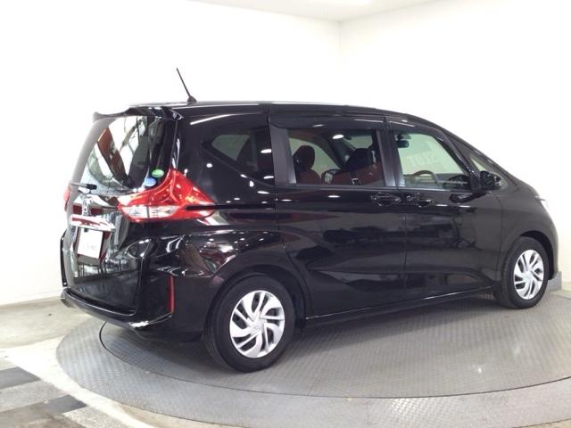 フリード B スマートキー・メモリナビ・バックカメラ・オートエアコン・ドアバイザー・ETC アイドリングストップ 3列シート ABS WエアB 横滑り防止機能 キーフリー スマキー ウォークスルー ナビTV(4枚目)