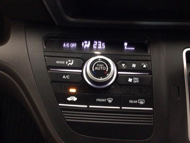 フリード B スマートキー・メモリナビ・バックカメラ・オートエアコン・ドアバイザー・ETC アイドリングストップ 3列シート ABS WエアB 横滑り防止機能 キーフリー スマキー ウォークスルー ナビTV(18枚目)