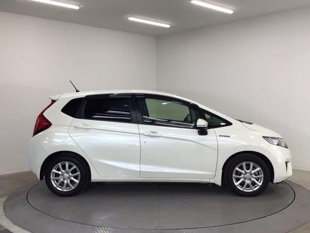 フィットハイブリッド Ｌパッケージ　ＬＥＤ・フルセグ・メモリナビ・バックカメラ・純正ＡＷ・スマートキー・ＥＴＣ　１オーナ　ナビ＆ＴＶ　地デジフルセグＴＶ　サイドエアバック　ＤＶＤ再生　ＥＣＯＮ　オートクルーズコントロール　イモビライザー（4枚目）