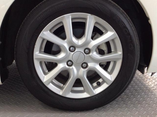 フィットハイブリッド Ｌパッケージ　ＬＥＤ・フルセグ・メモリナビ・バックカメラ・純正ＡＷ・スマートキー・ＥＴＣ　１オーナ　ナビ＆ＴＶ　地デジフルセグＴＶ　サイドエアバック　ＤＶＤ再生　ＥＣＯＮ　オートクルーズコントロール　イモビライザー（12枚目）