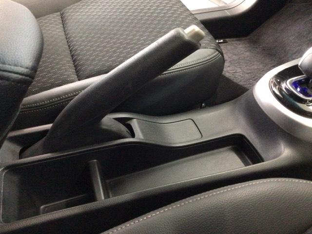 フィットハイブリッド Ｌパッケージ　ＬＥＤ・フルセグ・メモリナビ・バックカメラ・純正ＡＷ・スマートキー・ＥＴＣ　１オーナ　ナビ＆ＴＶ　地デジフルセグＴＶ　サイドエアバック　ＤＶＤ再生　ＥＣＯＮ　オートクルーズコントロール　イモビライザー（26枚目）