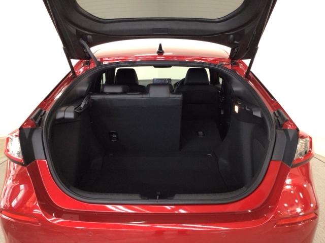 トランクルームは幅があり、開口部も広く積み下ろしがしやすくなっております♪