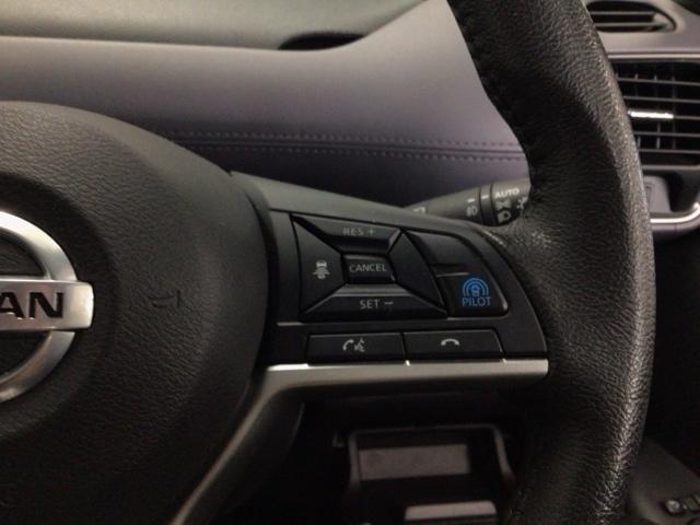 セレナ ハイウェイスターＶ　ＬＥＤ・フルセグ・メモリナビ・バックカメラ・純正ＡＷ・両側電動ドア・ＥＴＣ　サイドエアバッグ　アラウンドビュ－　地デジフルセグ　Ｃセンサー　フロントカメラ　１オナ　ブルーレイ再生　衝突被害軽減　ＡＢＳ（5枚目）