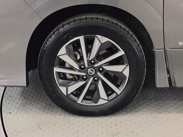 セレナ ハイウェイスターＶ　ＬＥＤ・フルセグ・メモリナビ・バックカメラ・純正ＡＷ・両側電動ドア・ＥＴＣ　サイドエアバッグ　アラウンドビュ－　地デジフルセグ　Ｃセンサー　フロントカメラ　１オナ　ブルーレイ再生　衝突被害軽減　ＡＢＳ（14枚目）