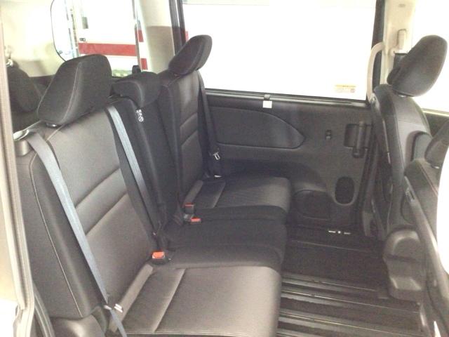 セレナ ハイウェイスターＶ　ＬＥＤ・フルセグ・メモリナビ・バックカメラ・純正ＡＷ・両側電動ドア・ＥＴＣ　サイドエアバッグ　アラウンドビュ－　地デジフルセグ　Ｃセンサー　フロントカメラ　１オナ　ブルーレイ再生　衝突被害軽減　ＡＢＳ（16枚目）